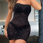 فستان أسود مكشوف الأكتاف مرصع
